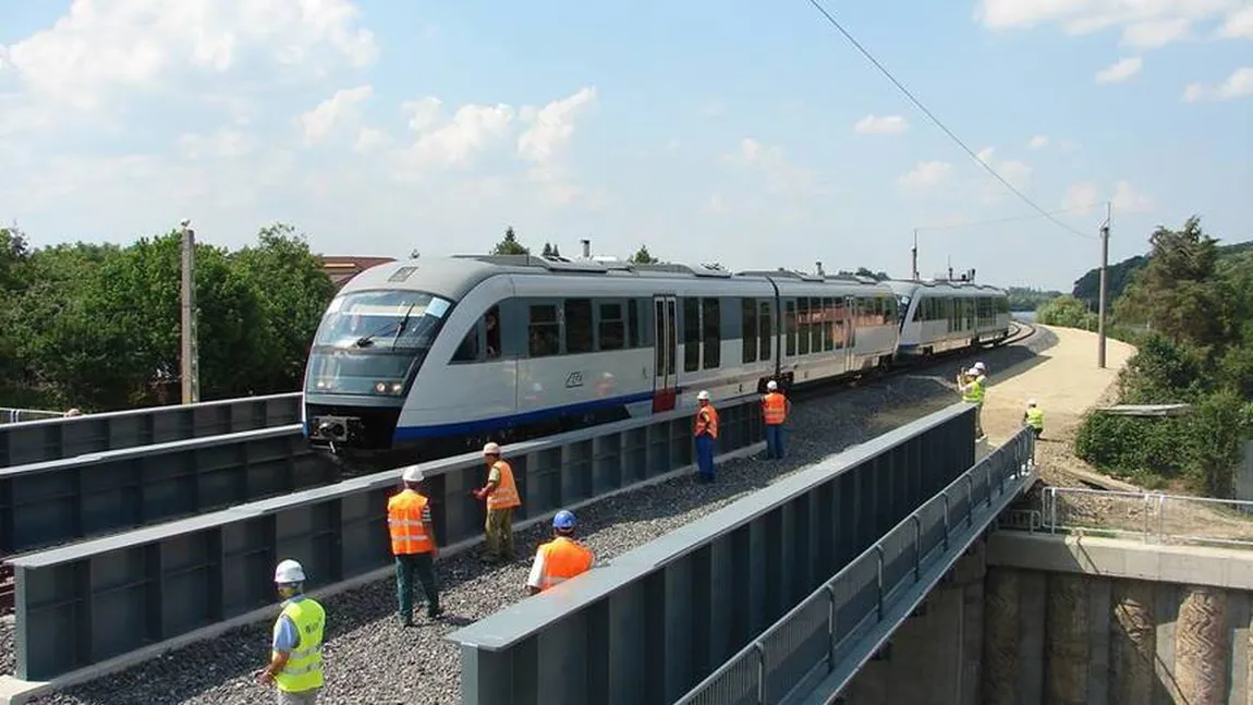 S-a redeschis circulaţia feroviară pe podul de la Mogoşoaia