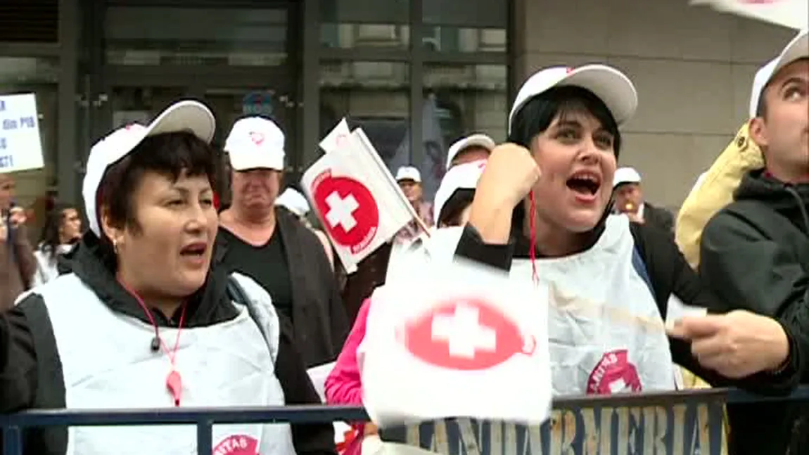 Protest de amploare în faţa Spitalului Judeţean Cluj. Tehnicienii radiologi şi moaşele vor salarii mai mari