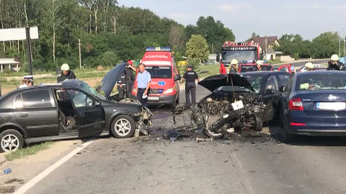Accident în Dâmboviţa: trei autoturisme s-au ciocnit, o persoană este grav rănită