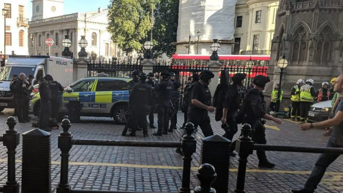 Alertă cu bombă în Londra. Poliţia a arestat un bărbat în gara Charing Cross