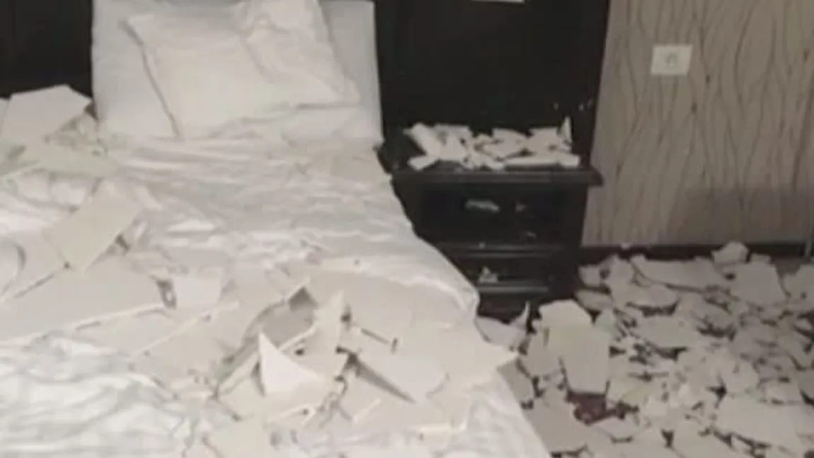 Tavan prăbuşit peste turişti în cameră. O femeie a fost rănită