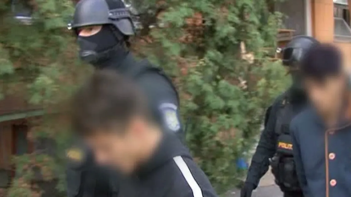 Cei doi adolescenţi care au ucis un taximetrist din Lugoj au premeditat crima. Unul dintre ei este recidivist