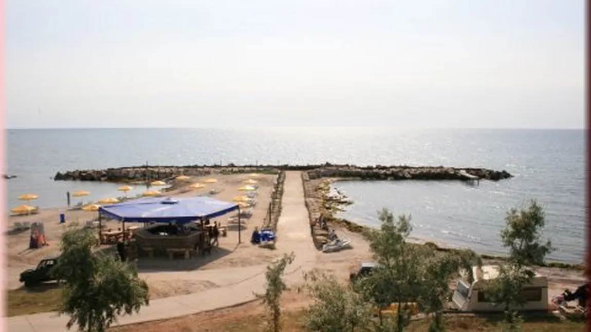 Salariile oferite pe litoral ospătarilor şi barmanilor: 2.000 de lei 