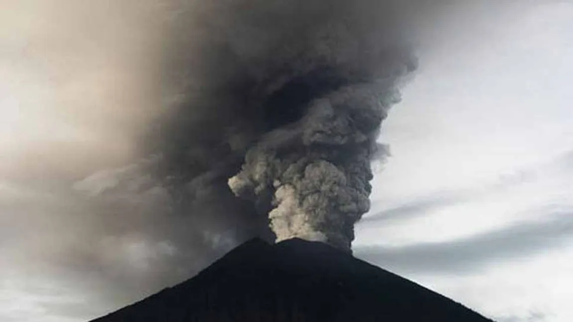 Vulcanul Shinmoe din Japonia a erupt din nou VIDEO