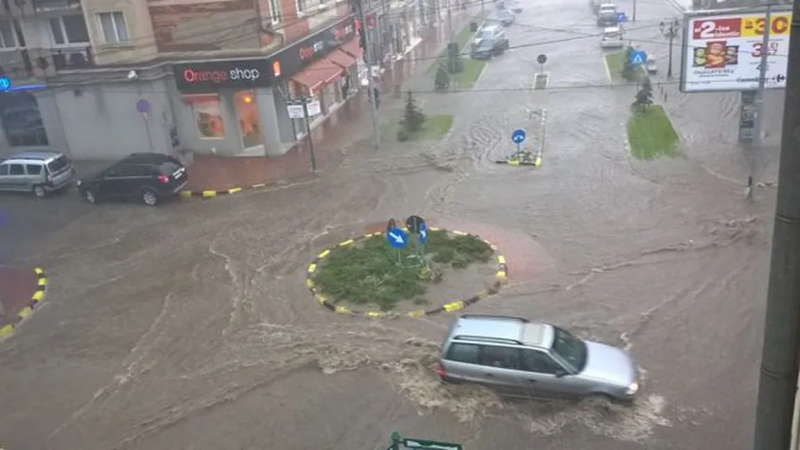 Avertizări meteo de ploi torenţiale pentru mai multe zone din ţară