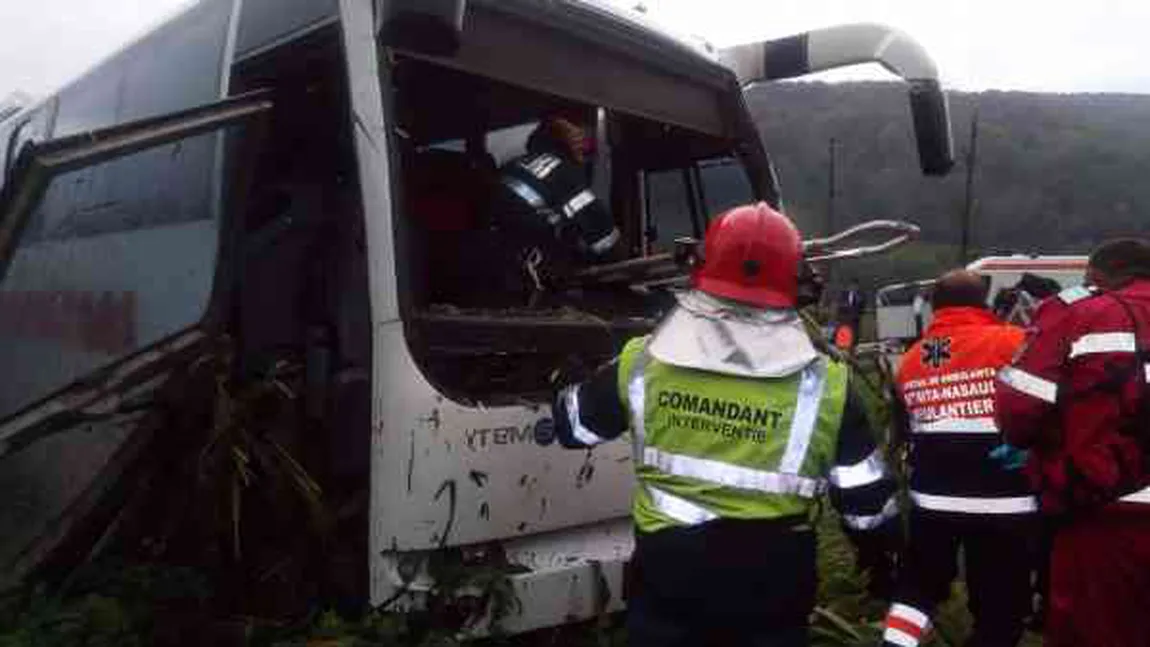Accident grav în Bistriţa. Un autobuz a fost implicat