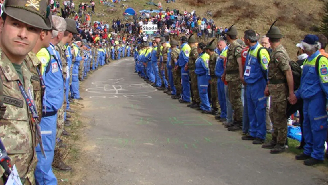 TURUL FRANŢEI 2018. Caravana a sosit pe Alpe dHuez, finiş dramatic cu învingător decis la sprint VIDEO