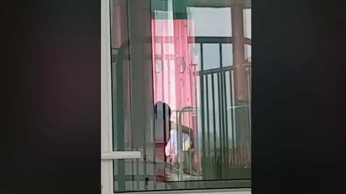 Asistenta filmată în timp ce brusca un bebeluş la Spitalul Târgovişte a fost dată afară şi este cercetată penal UPDATE