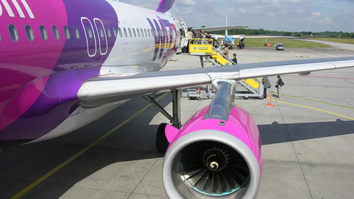 ATERIZARE DE URGENŢĂ: Un avion a revenit la sol din cauza unei defecţiuni la unul dintre motoare