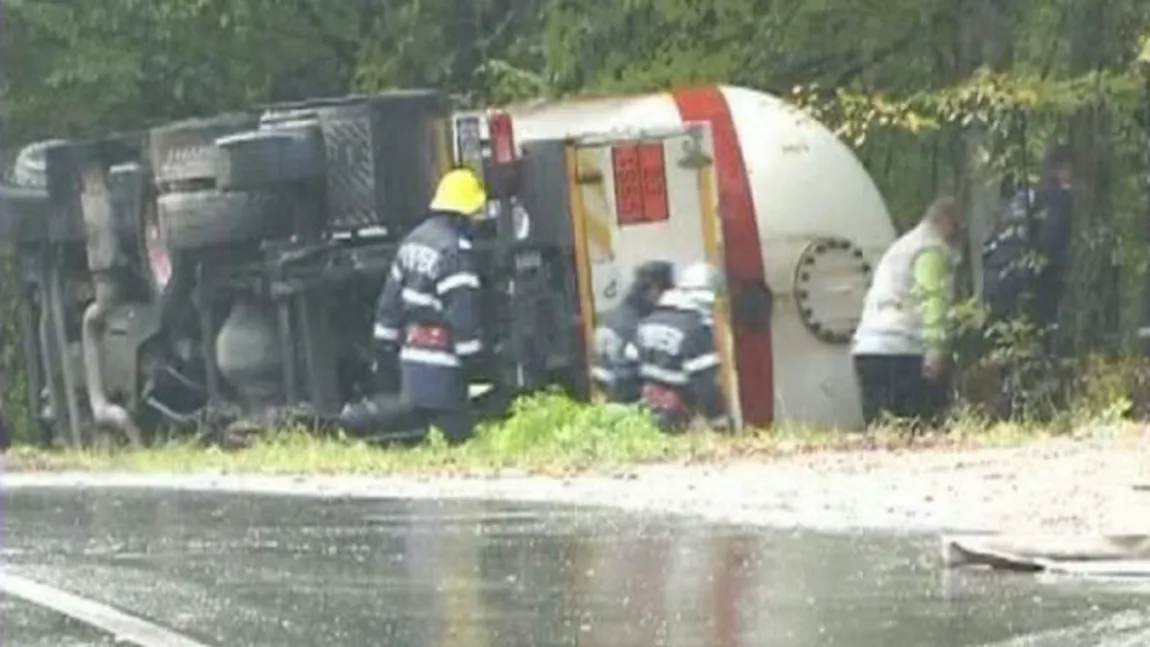 Traficul pe Autostrada Soarelui, unde s-a răsturnat o cisternă cu kerosen, a fost reluat