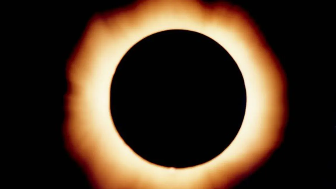Luna aceasta are loc cea mai lungă eclipsă a secolului. 3 zodii au parte doar de ghinioane
