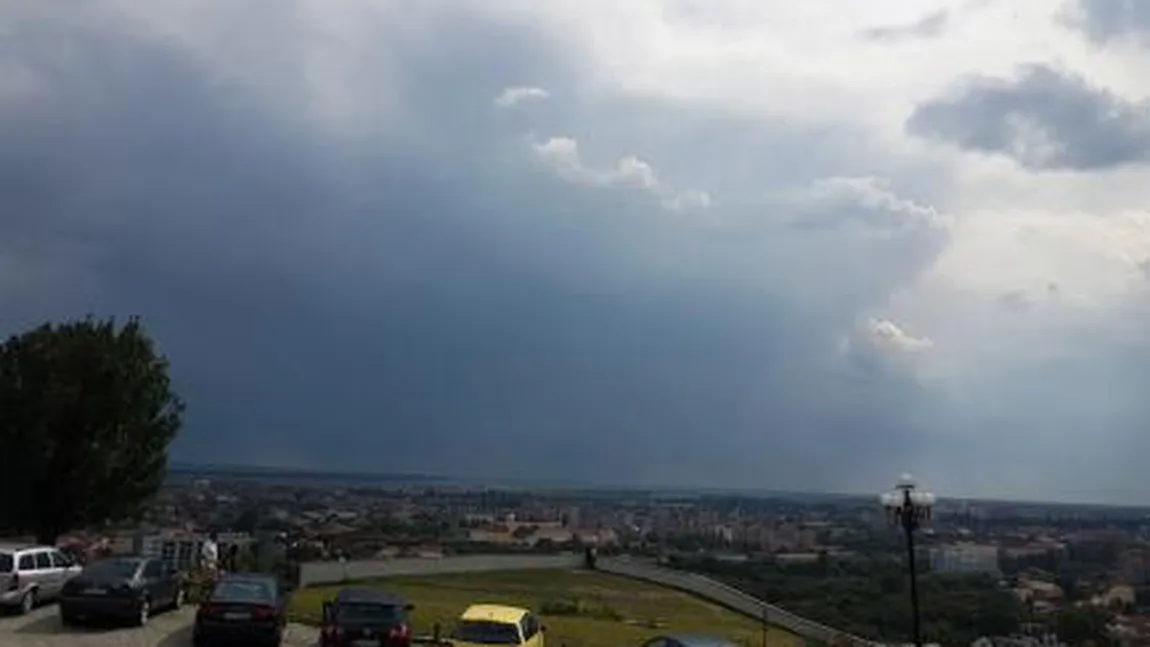 PROGNOZA METEO: Furtunile din următoarele zile ar putea fi însoţite de grindină