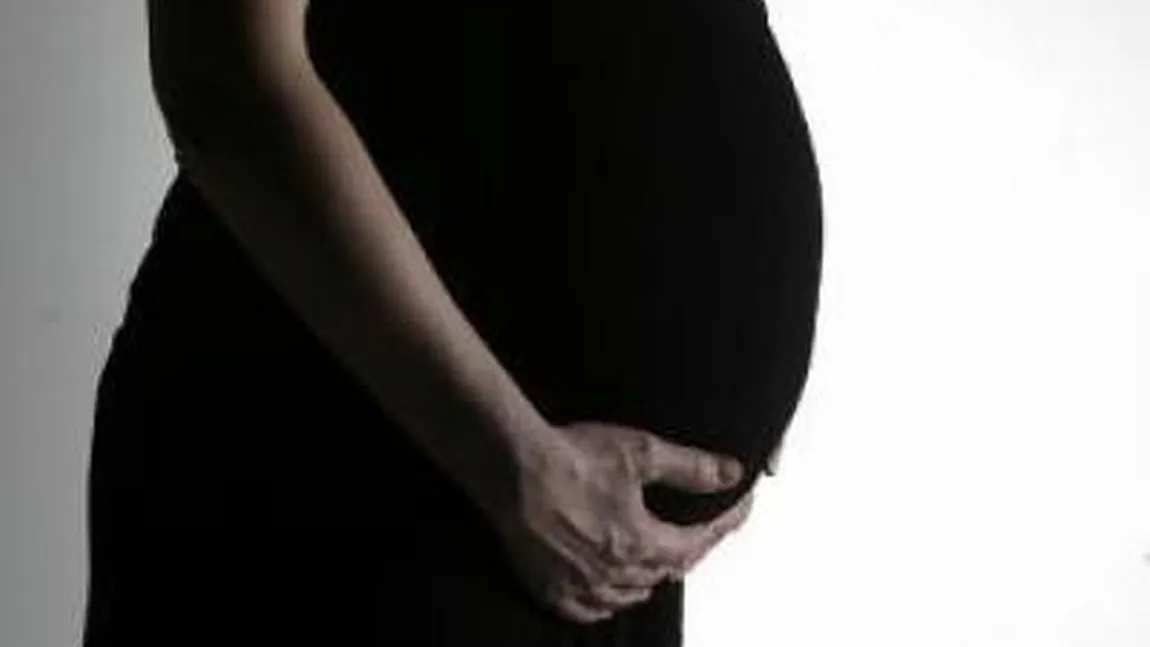 O adolescentă violată de fratele său a fost condamnată la închisoare pentru că a avortat