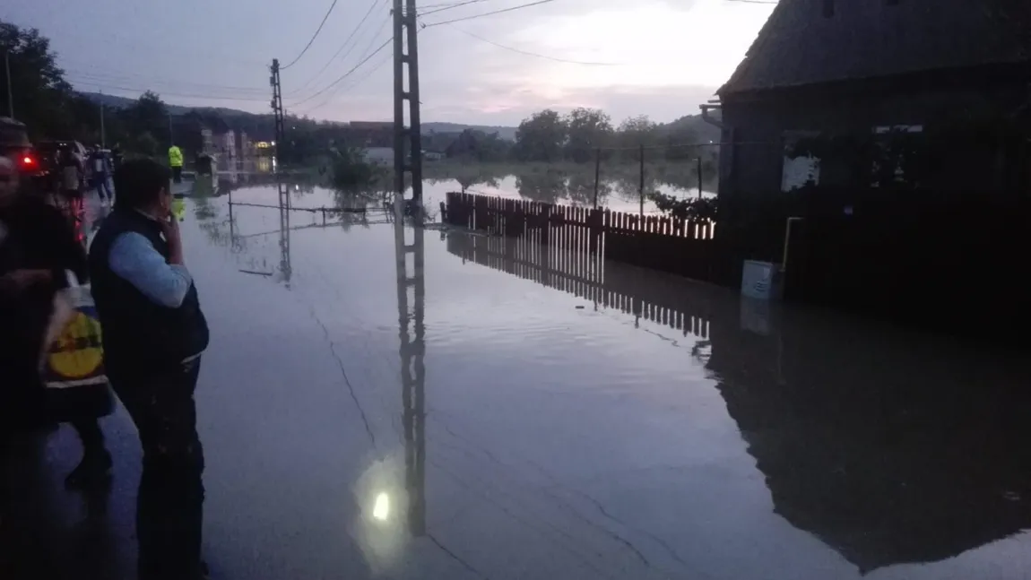 Ploile torenţiale au făcut prăpăd în ţară. Zeci de locuinţe au fost inundate în ultimele 24 de ore