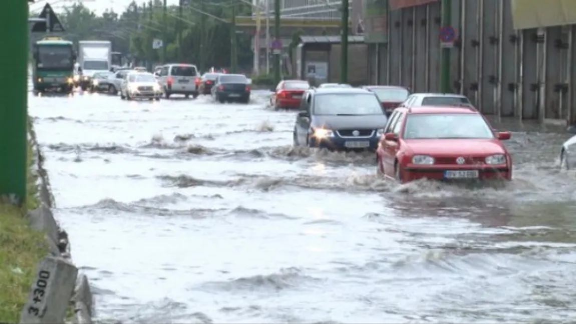 Zeci de localităţi din ţară, afectate de inundaţii. Circulaţia este închisă pe trei drumuri naţionale