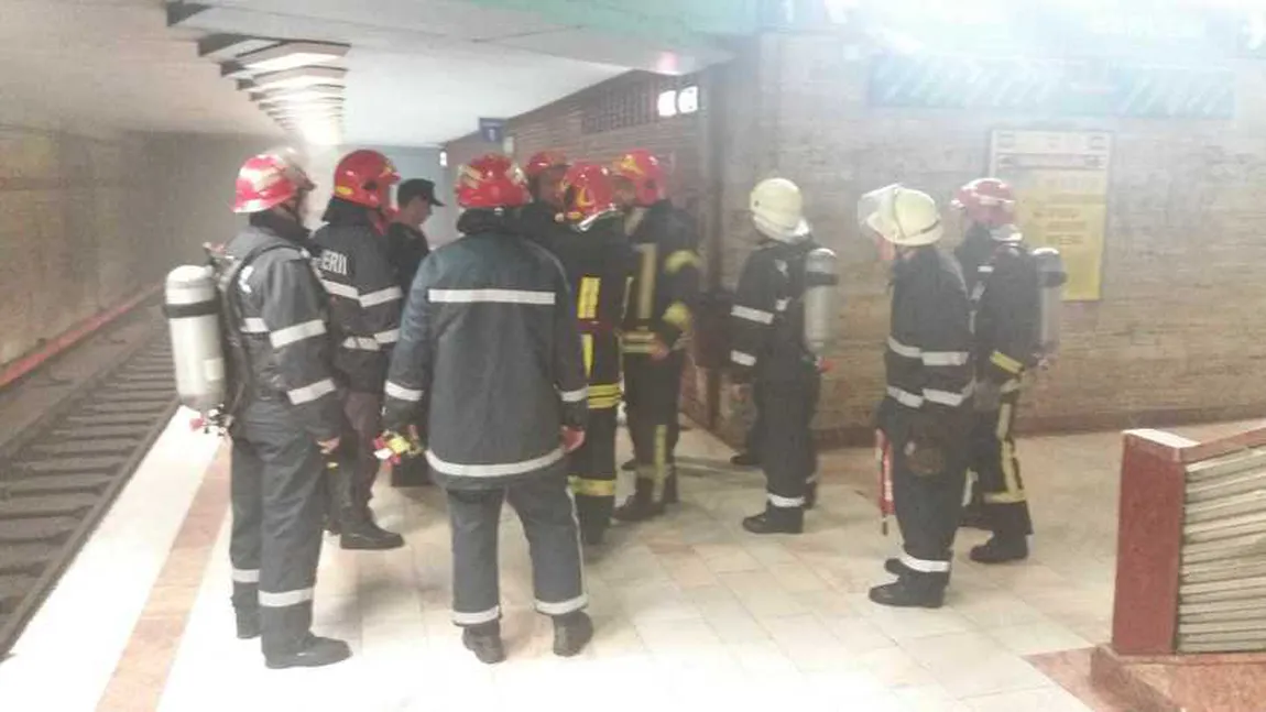 Fum în staţia de metrou Eroii Revoluţiei. Metrorex anunţă o defecţiune tehnică minoră UPDATE