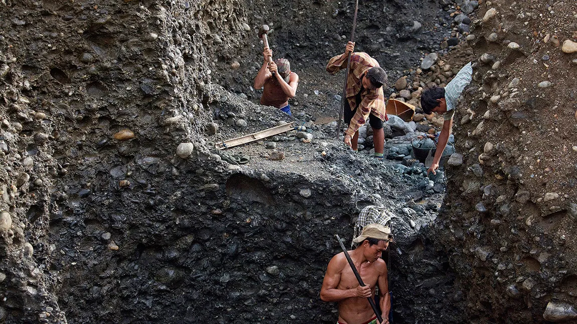 Cel puţin 27 de persoane ar fi murit în urma unei alunecări de teren produsă la o mină de jad din Myanmar
