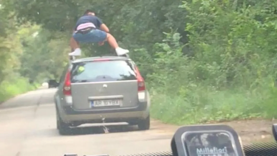 GEST TERIBILIST S-a urcat pe maşină în timp ce aceasta rula pe un drum public! CINE este TÂNĂRUL