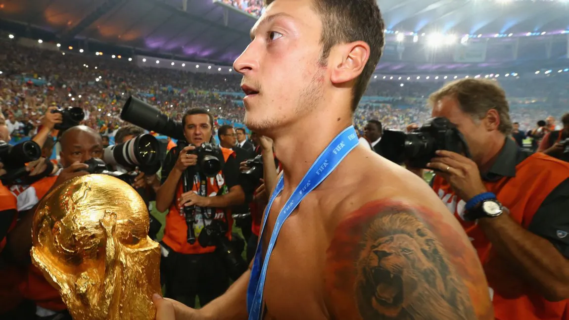 Mesut Ozil şi-a anunţat retragerea din naţionala Germaniei. Fotbalistul se plânge că este victima rasismului