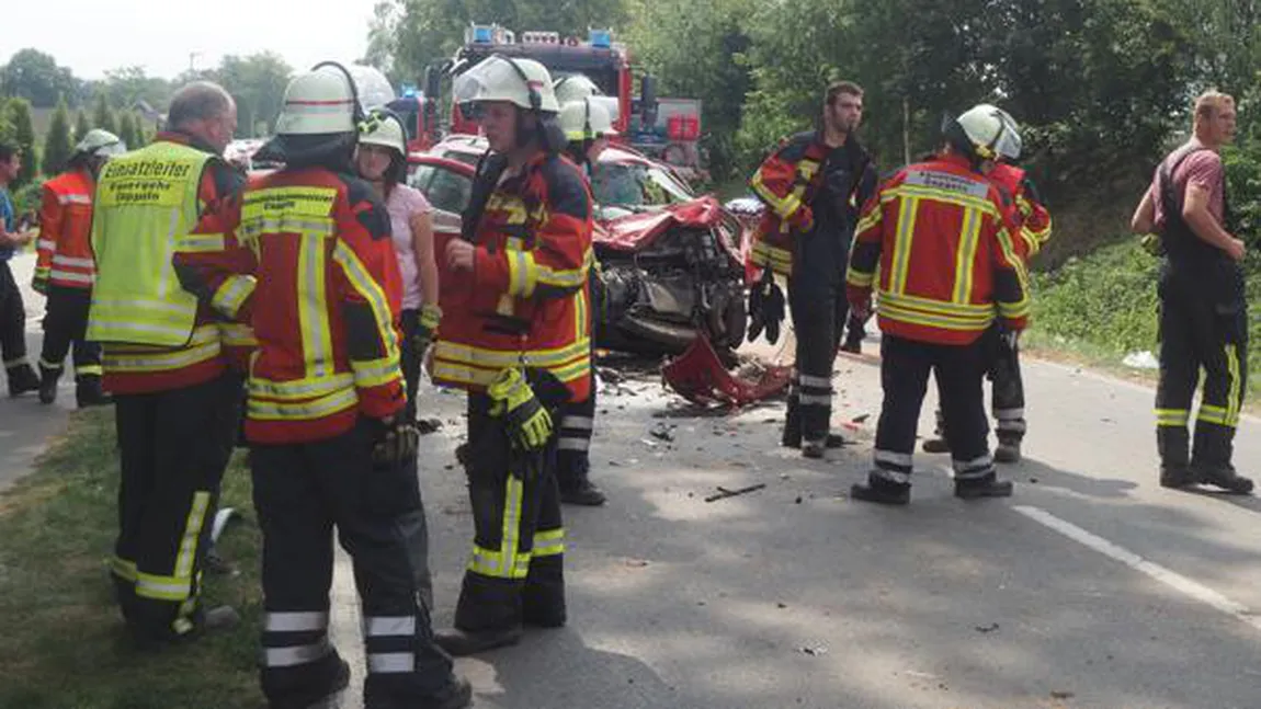 Şapte români, RĂNIŢI într-un accident rutier, în Germania. Au fost trimise elicoptere de salvare VIDEO