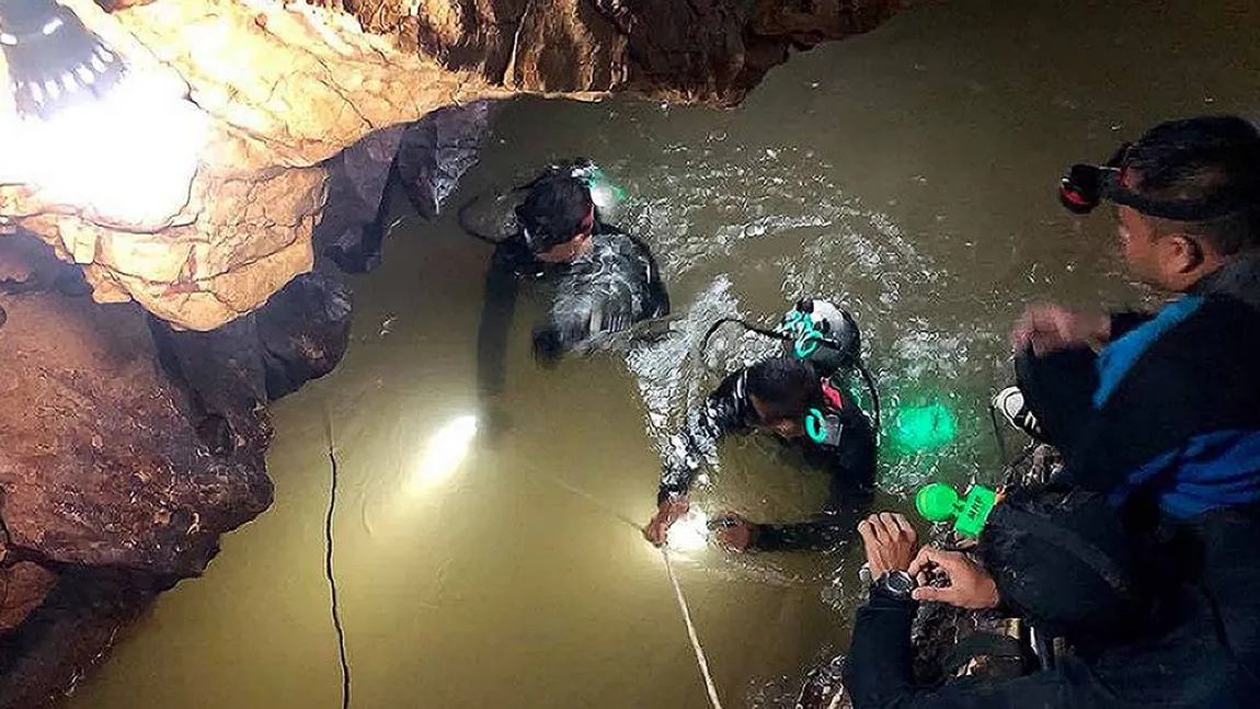 Thailanda: Un salvator, fost luptător în trupele speciale, a murit după ce i-a aprovizionat pe copiii blocaţi în peştera inundată