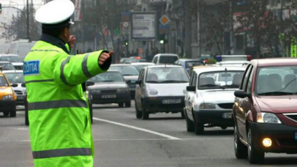 Inundaţiile fac ravagii în continuare: trafic oprit pe trei drumuri naţionale