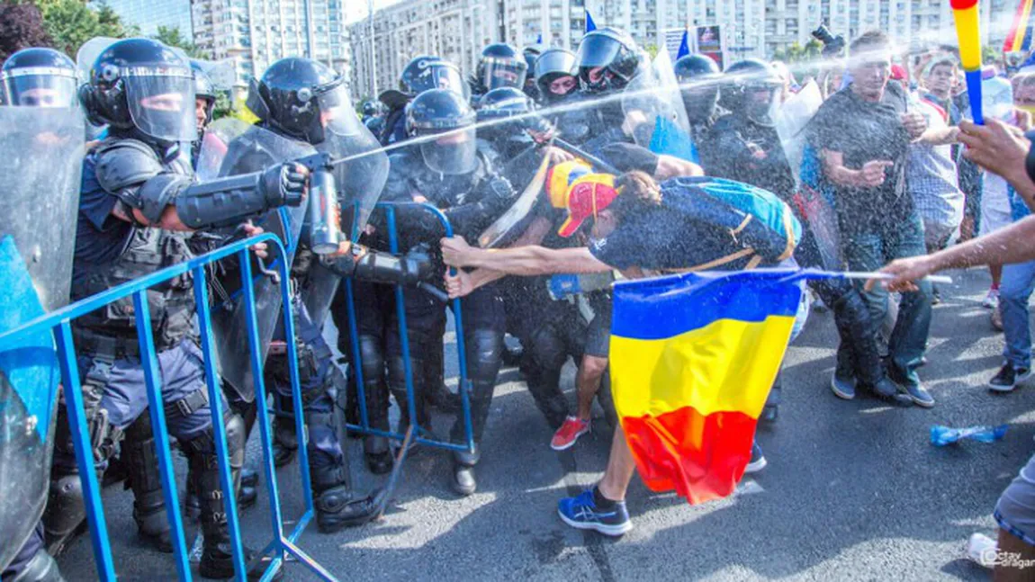 Jandarmeria Română a prezentat muniţia folosită la protestul din 10 august: Toate materialele sunt neletale