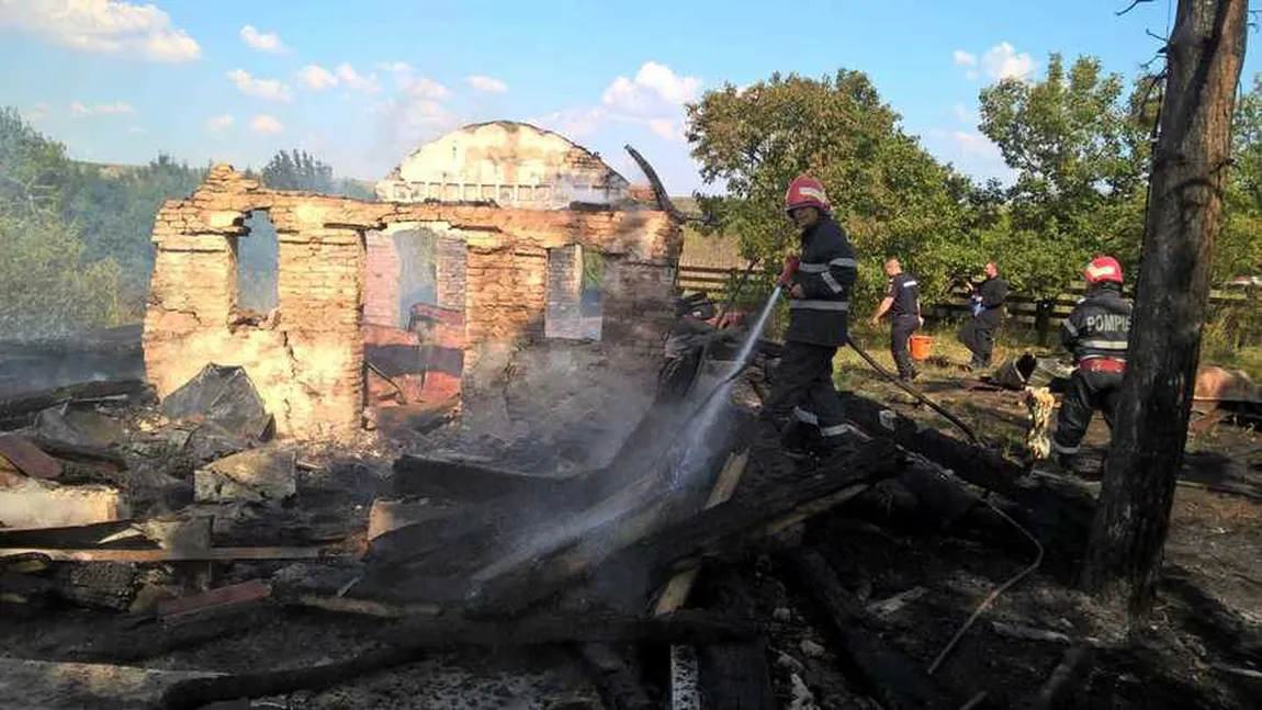 O biserică din judeţul Dolj, construită în anul 1707, a fost distrusă într-un incendiu