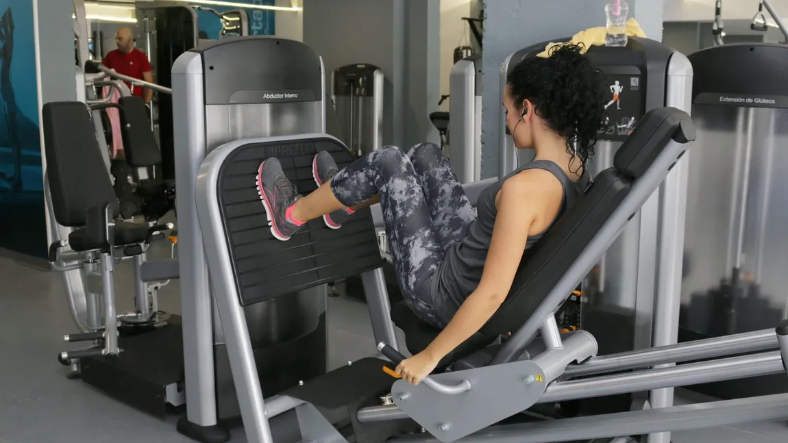 5 exerciţii pentru abdomen. Te scapă de colăcei!