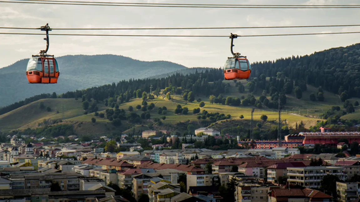 Amendă de 20.000 de lei pentru firma care administrează telegondola din Piatra Neamţ, unde au rămas blocaţi 16 turişti