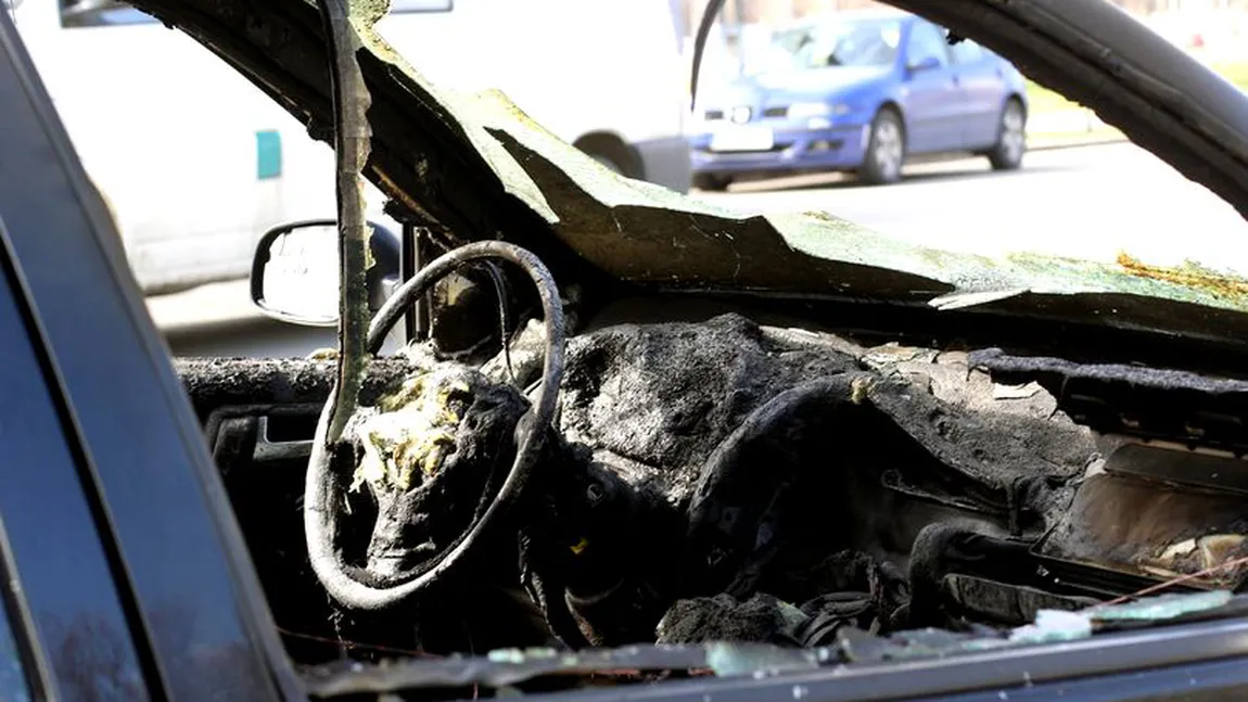 Un şofer beat care a făcut un accident în Neamţ a vrut să fugă, dar i-a luat foc maşina