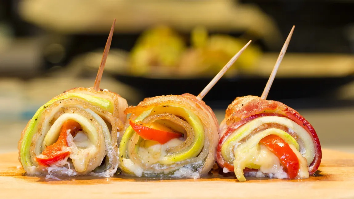 Piept de curcan umplut cu mozzarella şi legume