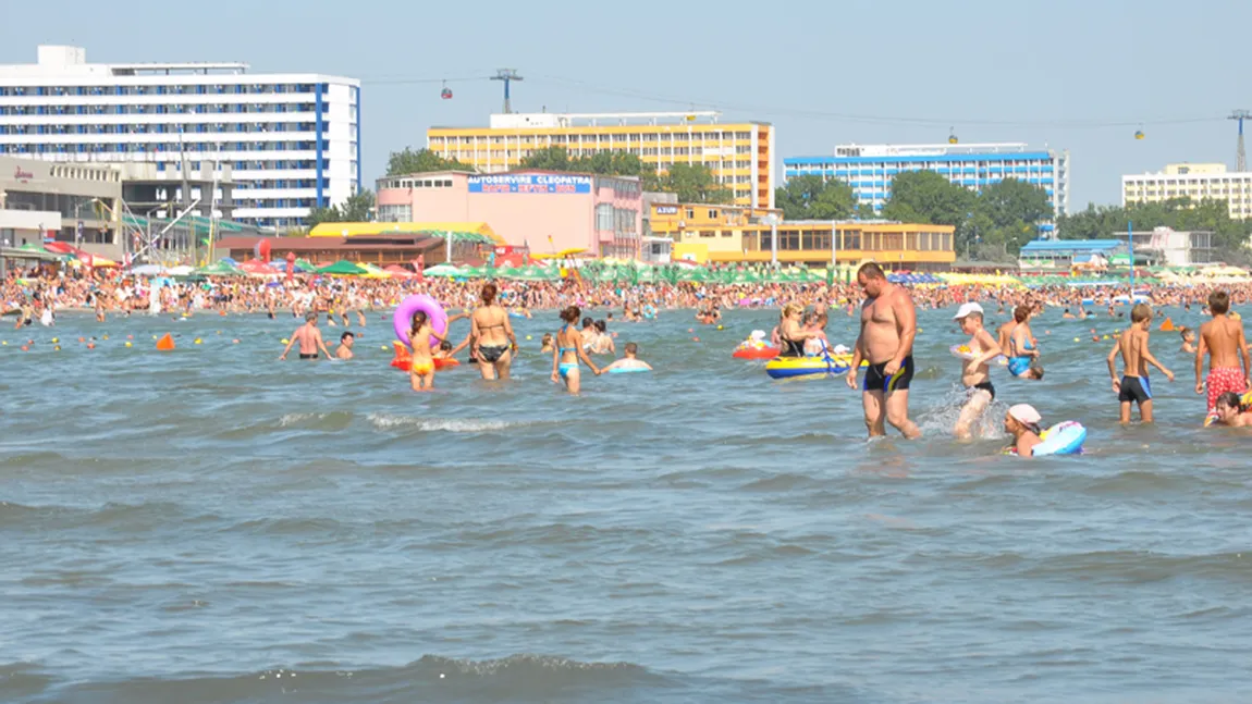 PROGNOZA METEO. Vreme călduroasă în majoritatea zonelor. Ploi torenţiale şi vânt, spre seară. Cum va fi vremea pe litoral şi la munte