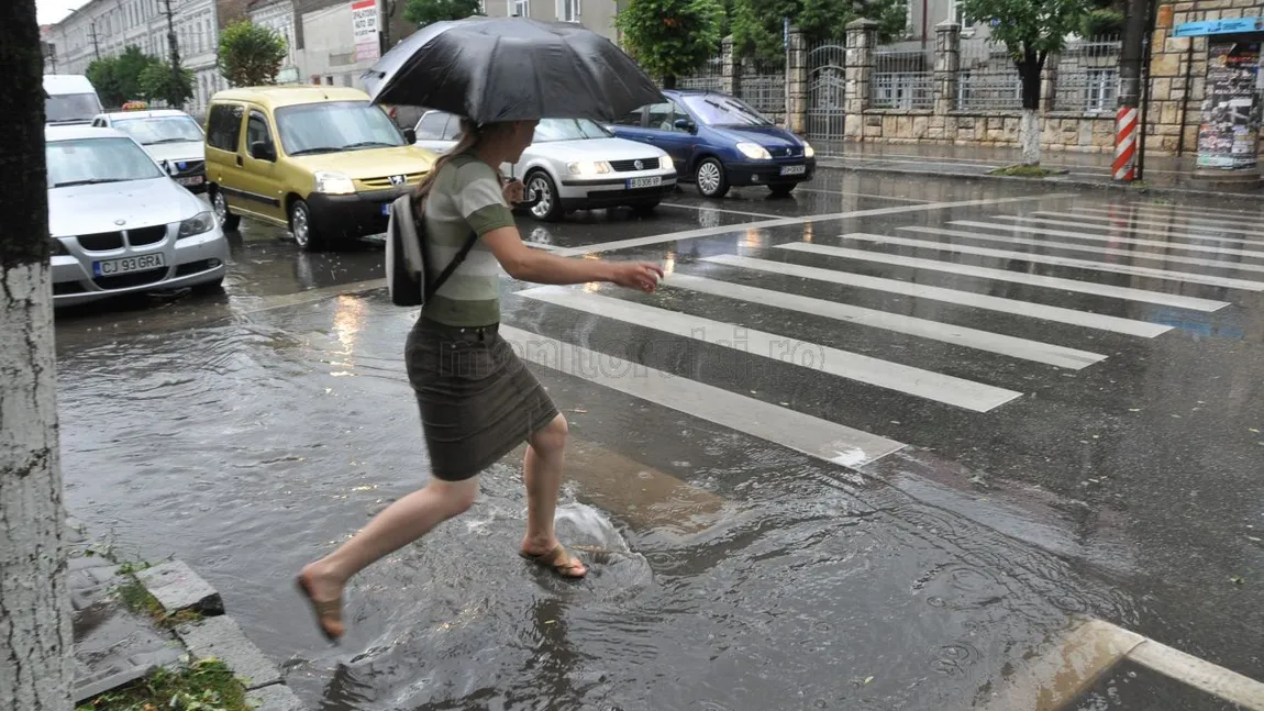 Avertizări meteo de ploi şi vijelii. Vezi zonele vizate de alerte