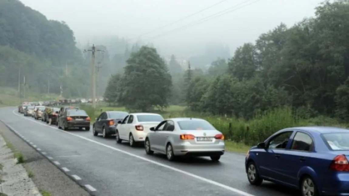 Aglomeraţie pe Valea Prahovei. Circulaţie îngreunată pe DN 1 la Comarnic şi în zona staţiunilor