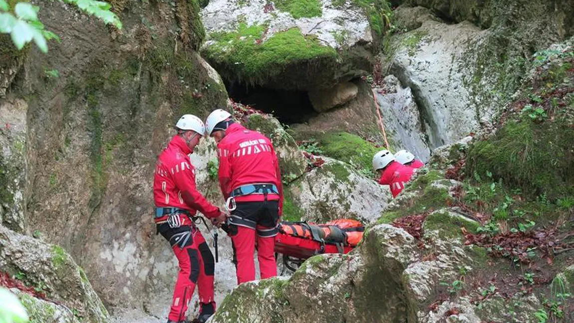 Doi turişti rămaşi în Munţii Făgăraş, recuperaţi de salvamontişti. Un tânăr, găsit în stop cardio-respirator, a murit UPDATE