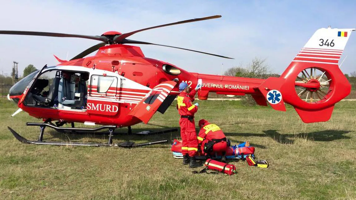 Accident grav în Buzău, un microbuz de călători s-a ciocnit cu un tractor. A fost activat planul roşu de intervenţie FOTO