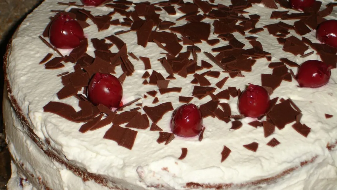 Tort de ciocolată cu vişine