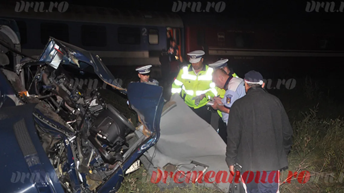 Microbuz cu pasageri lovit de tren. Mai multe persoane au fost transportate la spital