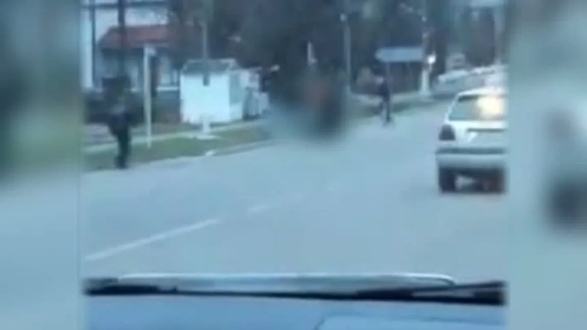 Asistentă medicală bătută cu pumnii şi picioarele de un grup de romi în fata Spitalului Judeţean din Timişoara