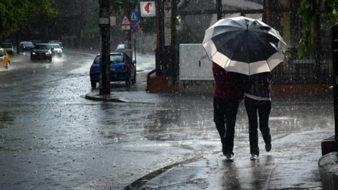 Avertizare meteo de la ANM: Ploi torenţiale şi vijelii până joi