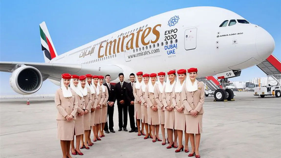 O mare companie aeriană recrutează însoţitori de bord din ţara noastră. Salariile încep de la 2000 de euro pe lună