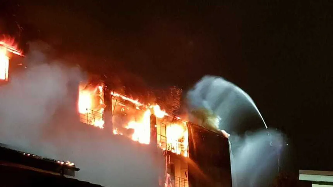 Incendiu puternic în judeţul Constanţa. Două case au fost distruse de flăcări