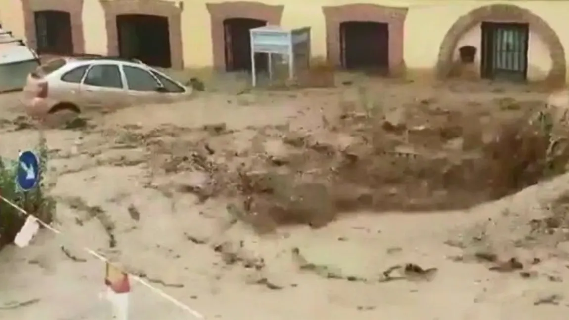 Inundaţii catastrofale în Spania. Apă de 2 metri pe străzi, puhoaiele au măturat totul în calea lor VIDEO