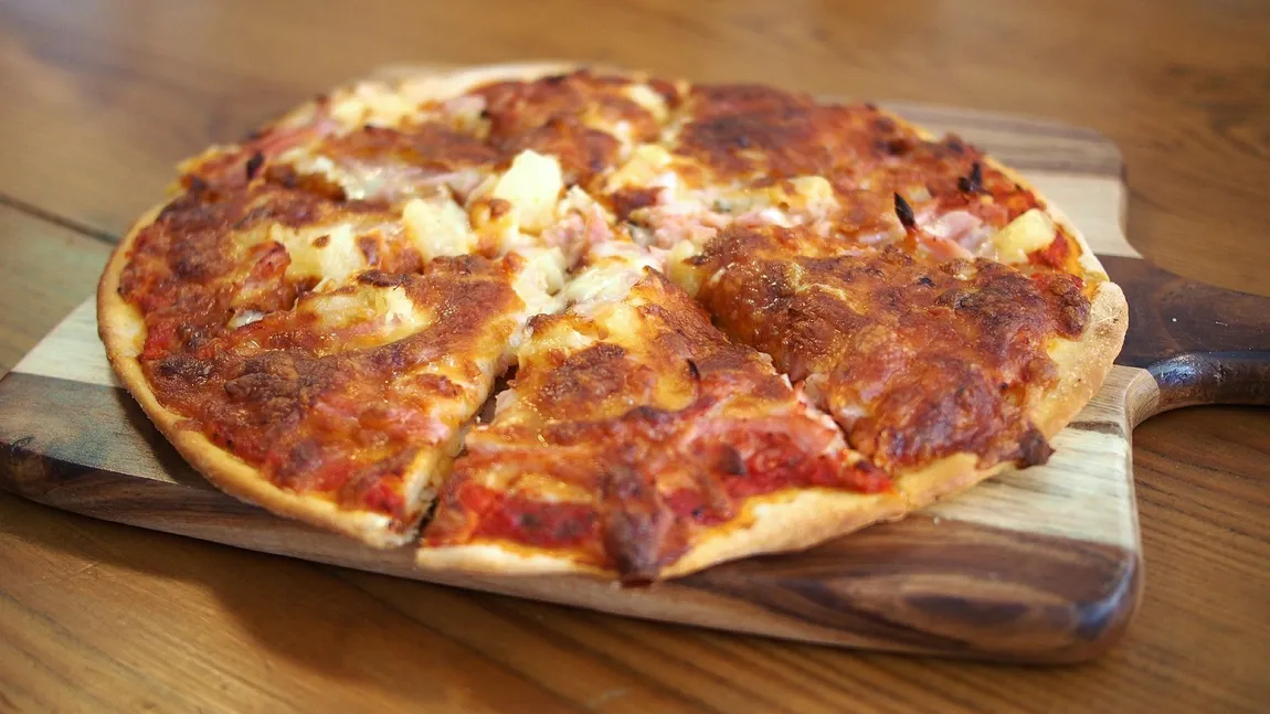 Pizza cu blat subţire