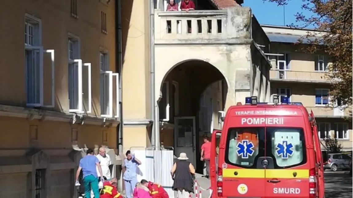 O fetiţă de 12 ani a căzut de la etajul 4 al blocului în care locuia
