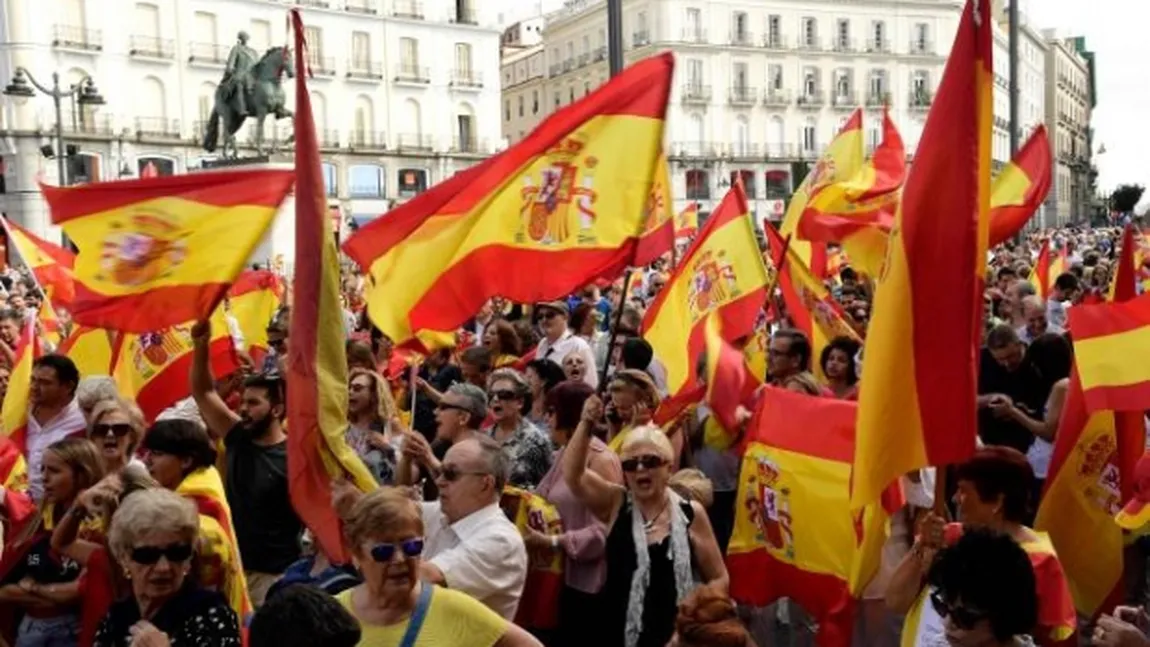 Manifestaţii la Barcelona pro şi contra independenţei Cataloniei