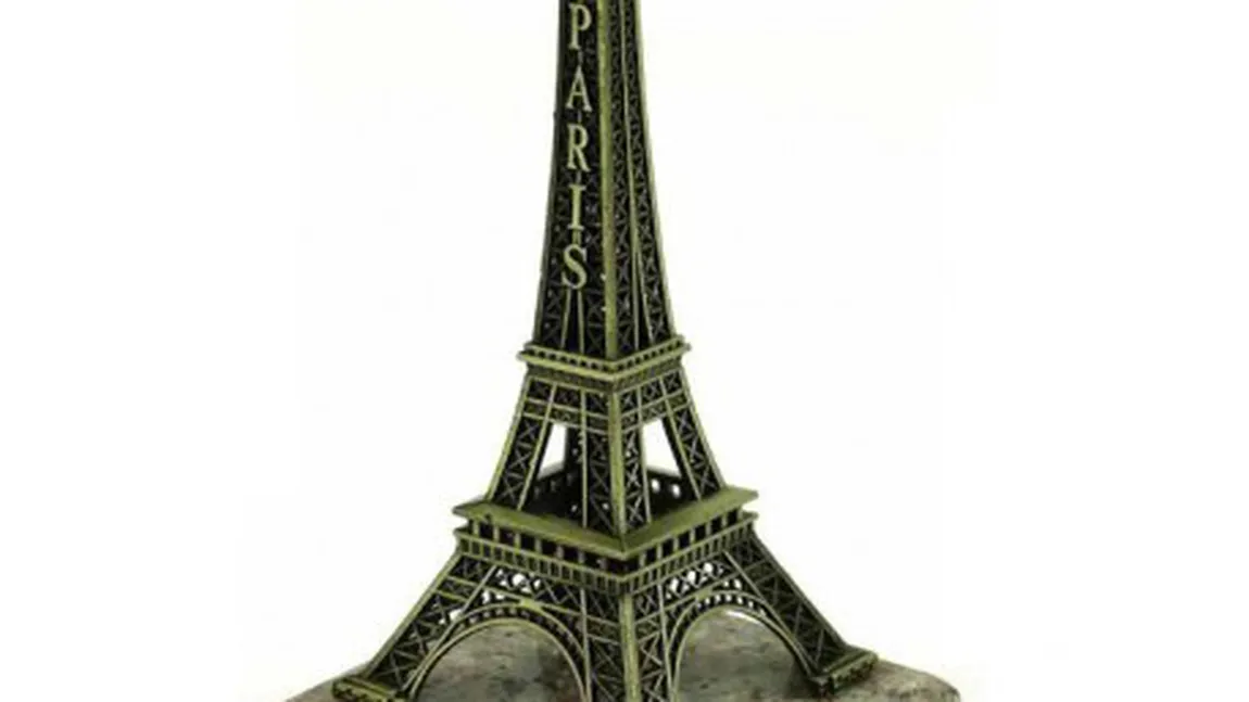 Poliţia franceză a confiscat 20 de tone de miniaturi ale Turnului Eiffel  vândute ilegal în Paris