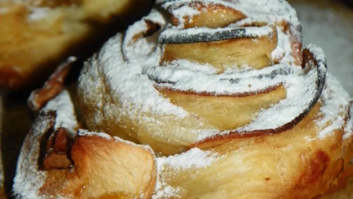 DESERTUL ZILEI: Mere în foietaj