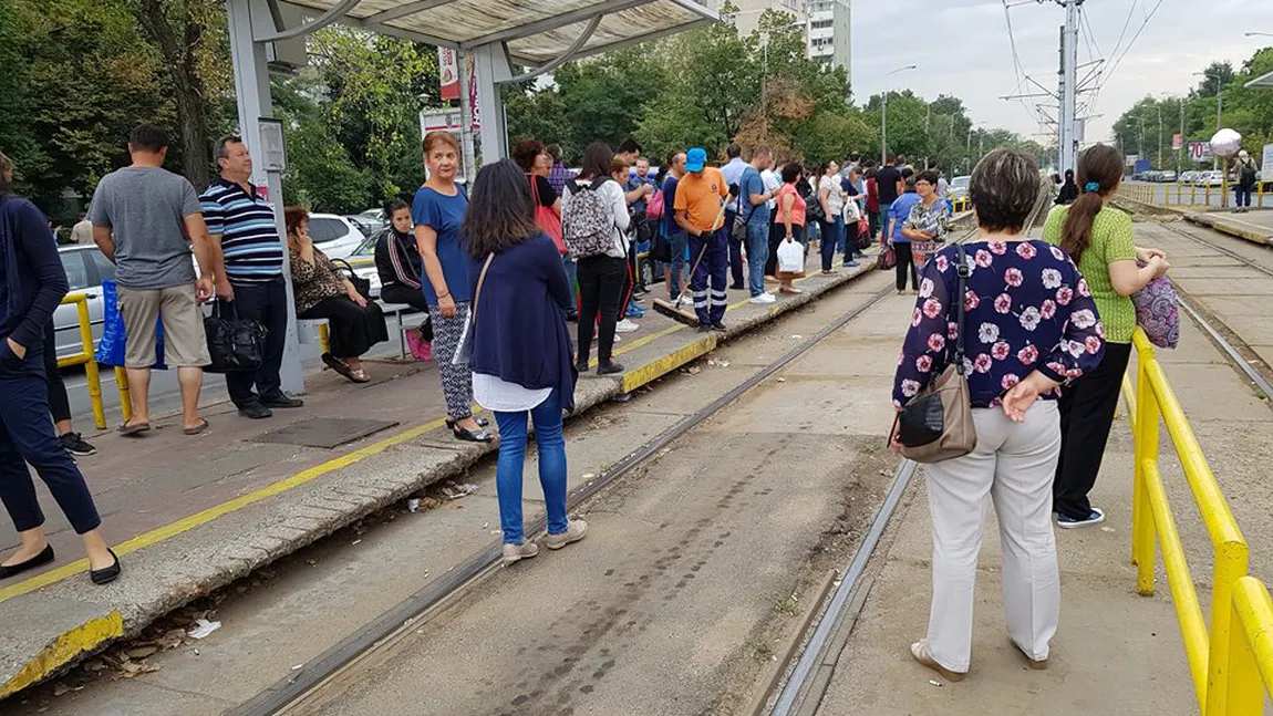 Tramvaiul 41, blocat în zona Ghencea. RATB a înfiinţat linia navetă de autobuze 641. UPDATE: Circulaţia s-a reluat